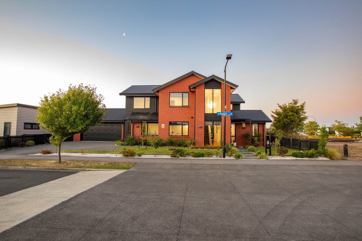 71 Probert Crescent, Chartwell, Hamilton - Carousel 1