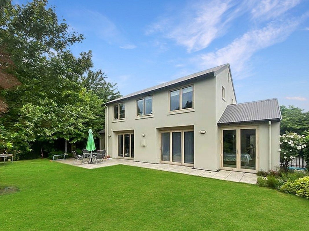 15 Riverview Street, Beckenham, Christchurch - Carousel 1
