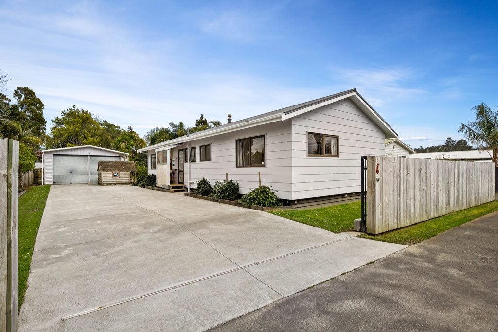 15 Rheingold Place, Huapai, Kumeu - Carousel 1
