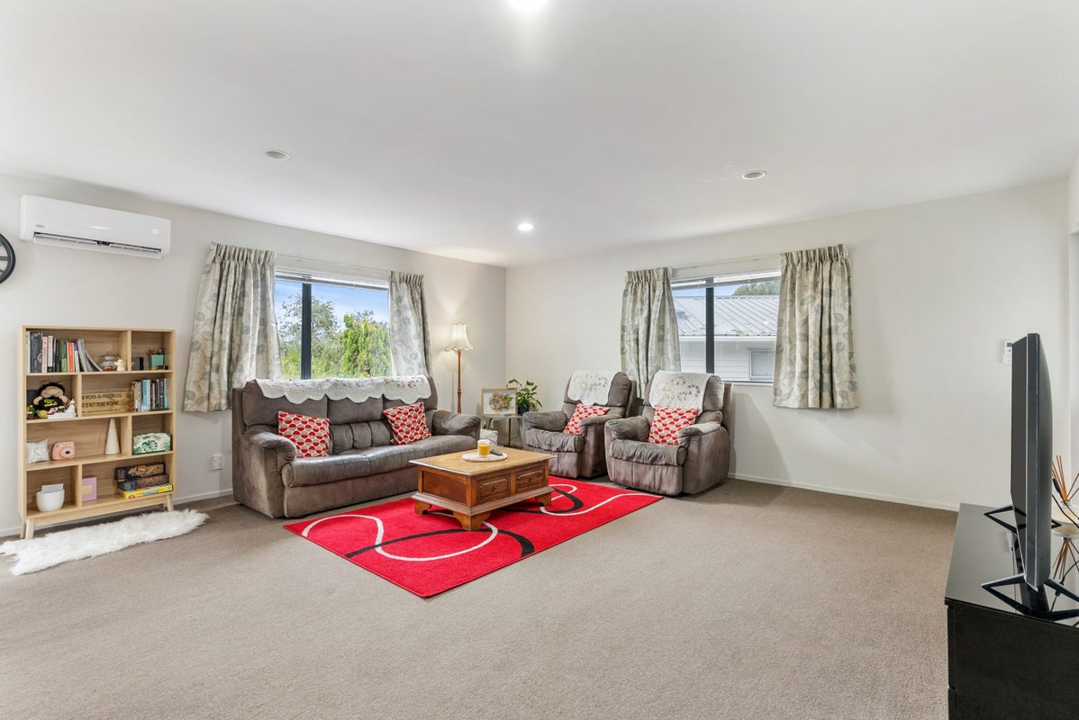 17A Kimber Hall Avenue, Mount Roskill, Auckland - Carousel 2