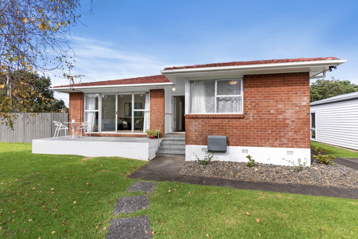 2 Kea Place, Mangere Bridge, Auckland - Carousel 2