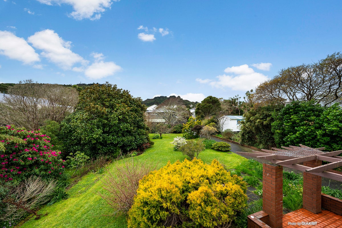 37 Simla Crescent, Khandallah, Wellington - Carousel 2