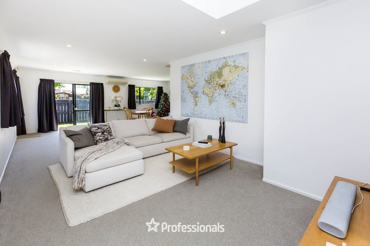 2 Bathurst Street, Heretaunga, Upper Hutt - Carousel 2