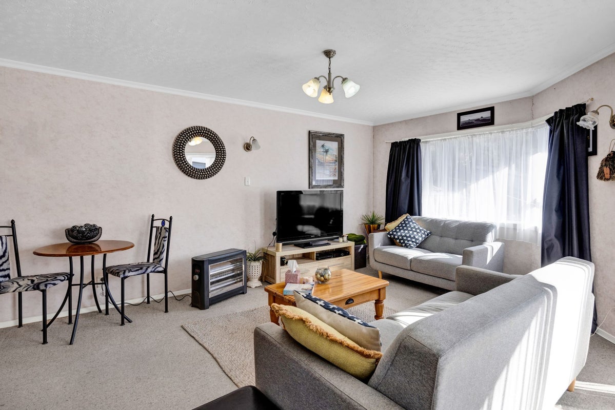 2/19 Lorna Street, Lynmouth, New Plymouth - Carousel 1