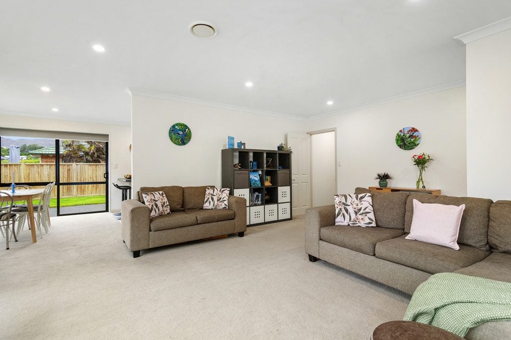 10 Nathan Street, Tawa, Wellington - Carousel 2