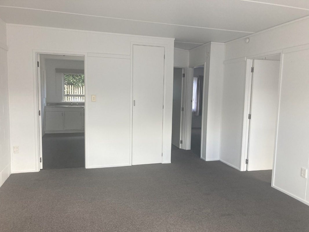 200 Grey Street, Hamilton East, Hamilton - Carousel 2