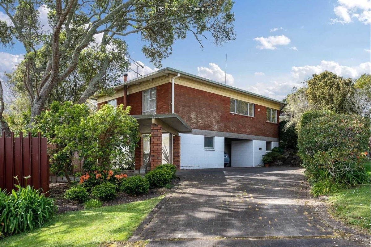 9 Castleton Drive, Howick, Auckland - Carousel 1
