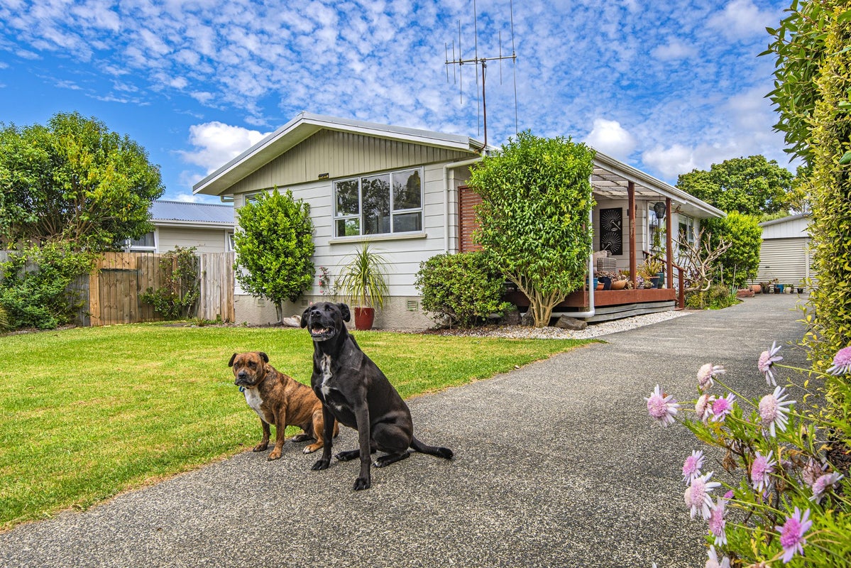 16 Beazley Crescent, Tikipunga, Whangarei - Carousel 1