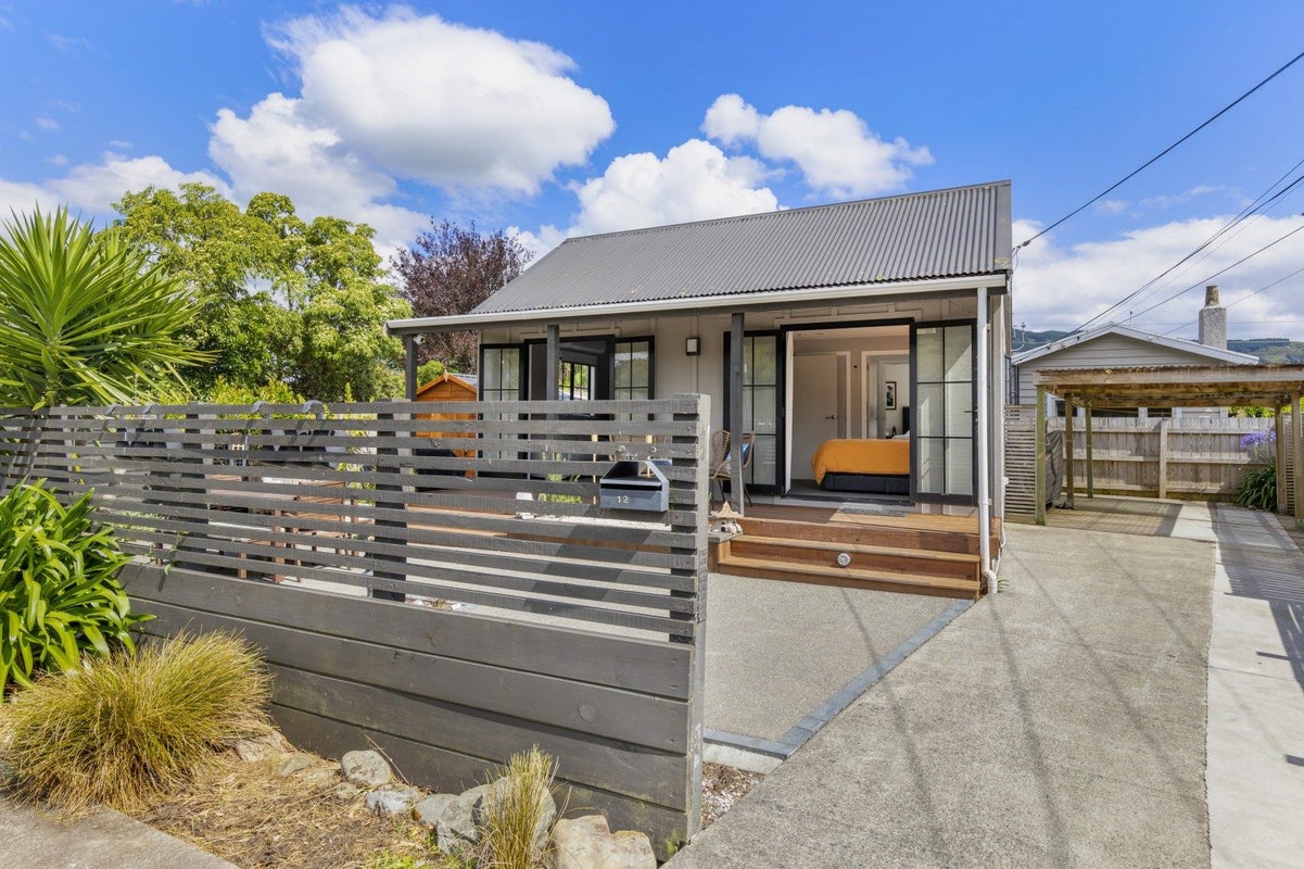 12 Heretaunga Square, Silverstream, Upper Hutt - Carousel 1