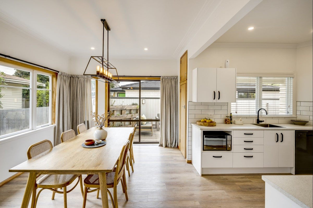 18 Caxton Street, Onekawa, Napier - Carousel 1