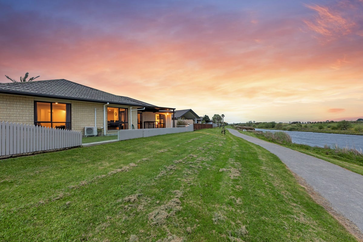 34 Gibson Place, Papamoa Beach, Papamoa - Carousel 1