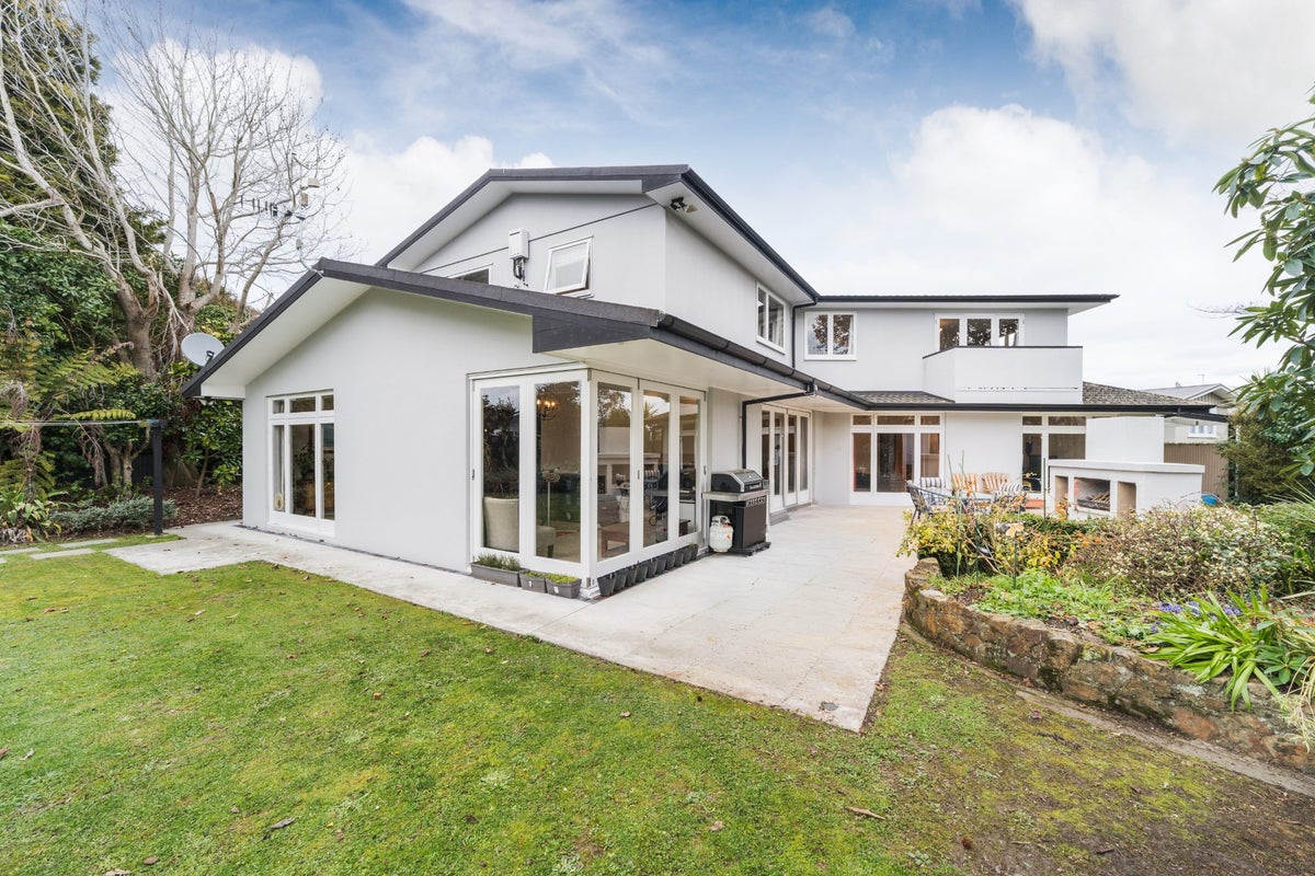 8 Goodwyn Crescent, Hokowhitu, Palmerston North - Carousel 1