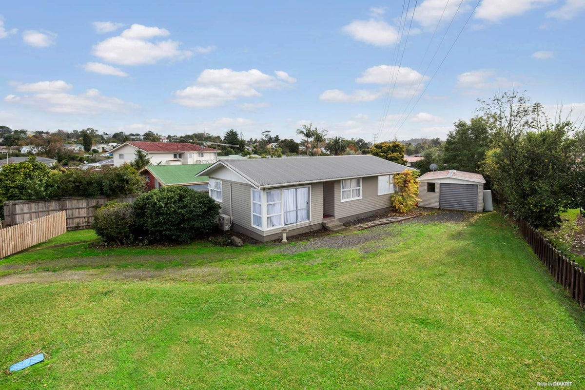 5 Inver Street, Glen Eden, Auckland - Carousel 1