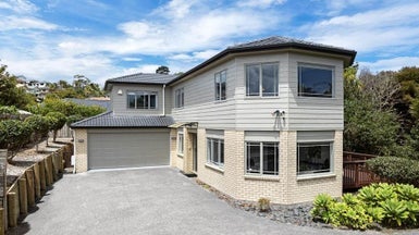 48 Bluebird Crescent, Unsworth Heights, Auckland - Carousel 1