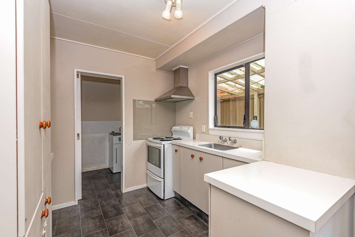 21 Dahlstrom Grove, Kelvin Grove, Palmerston North - Carousel 2