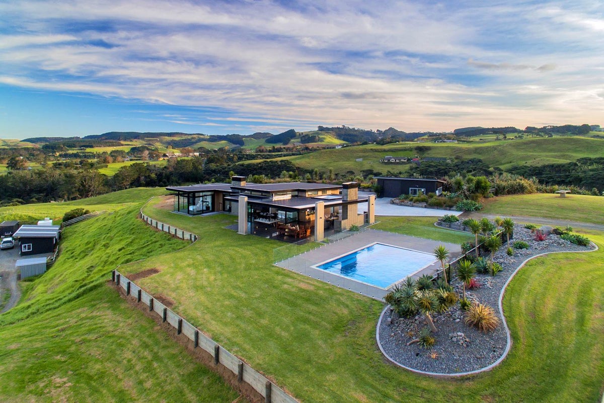 14 Tuparekura Road, Helensville - Carousel 2