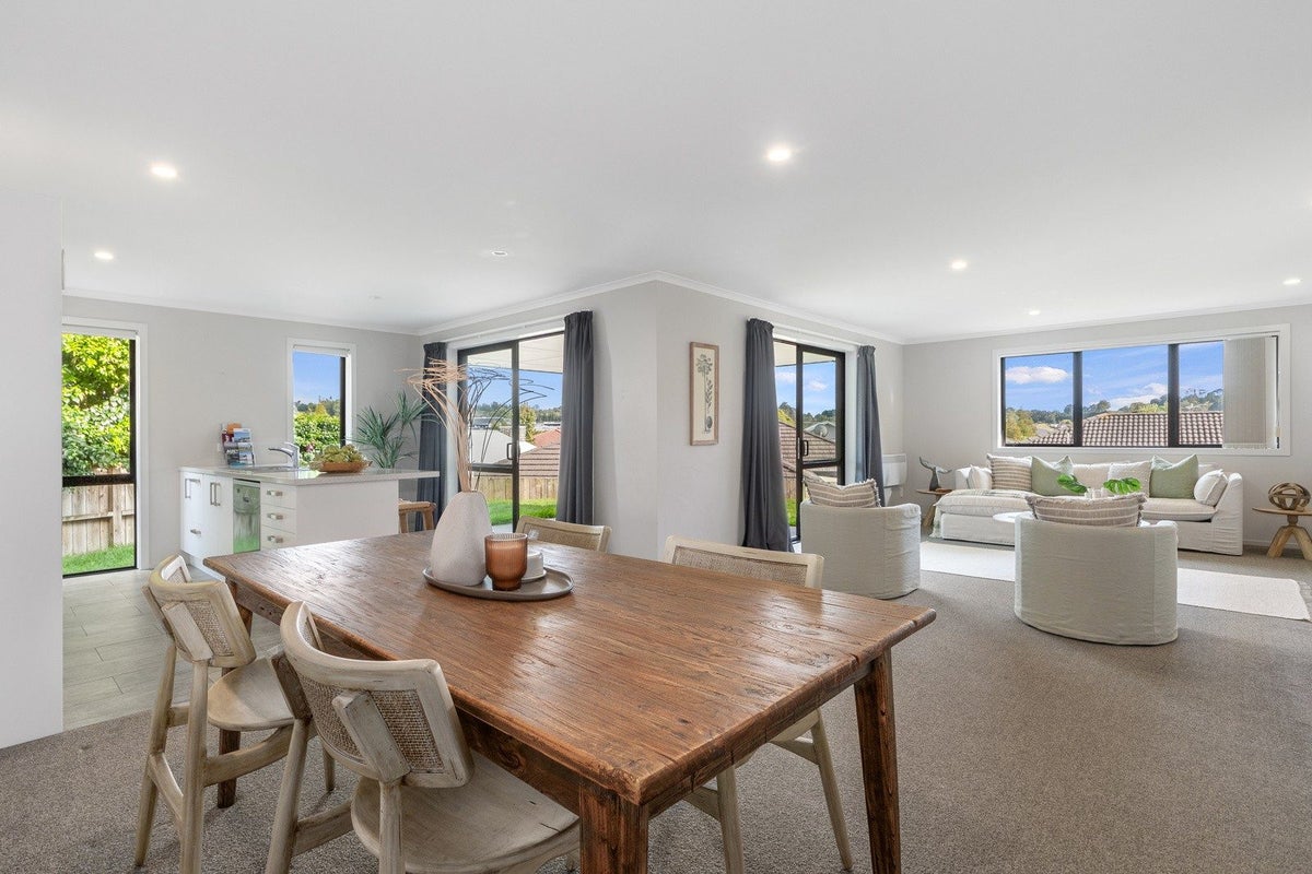 11 Caldera Crescent, Pyes Pa, Tauranga - Carousel 2