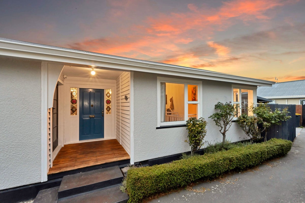 1/31 Barrie Street, Addington, Christchurch - Carousel 1