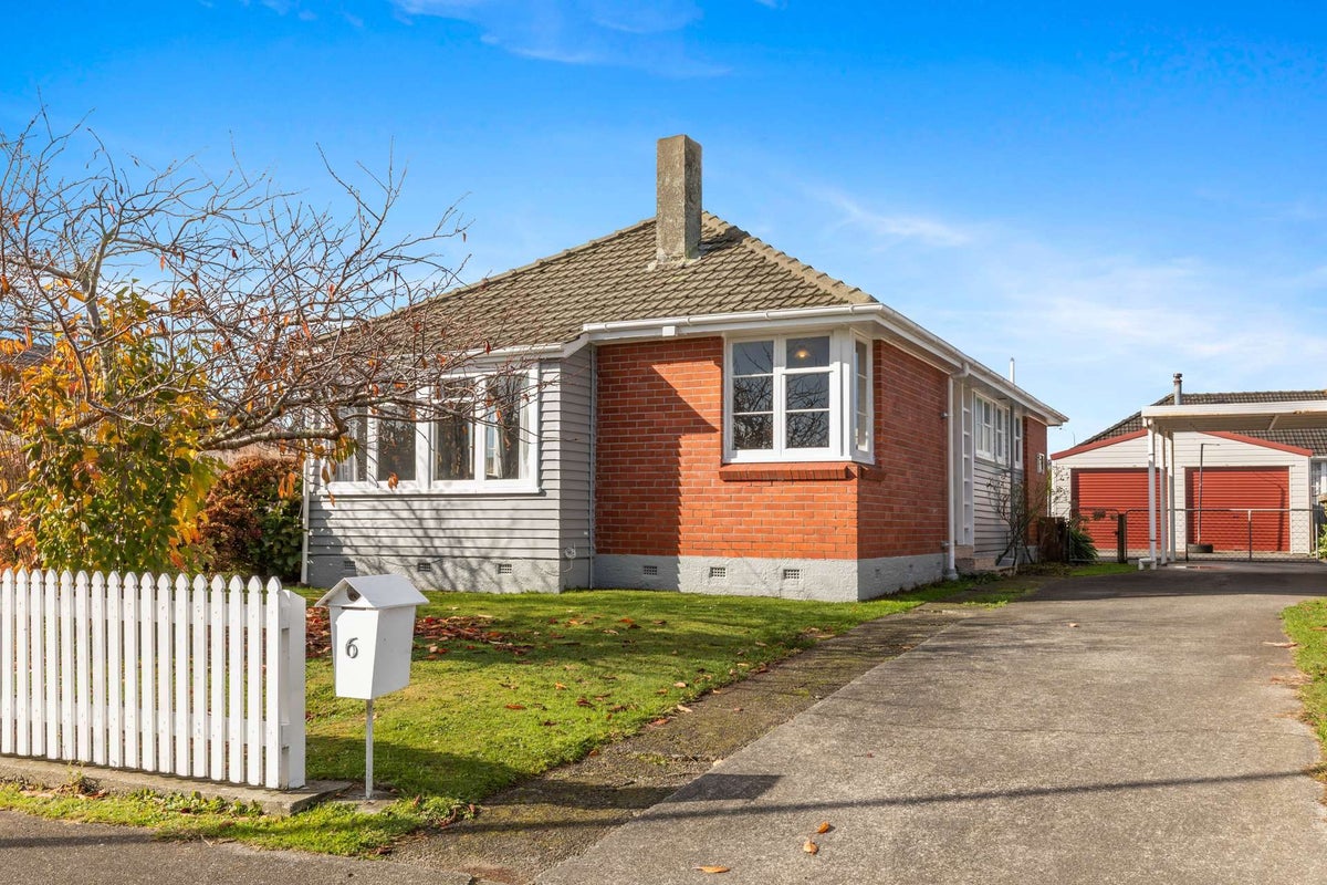 6 Tilbury Avenue, Hokowhitu, Palmerston North - Carousel 1