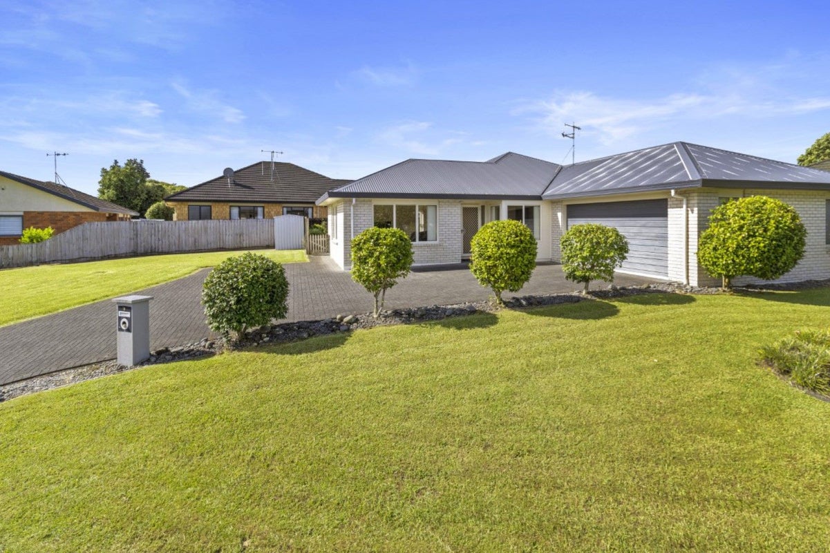 18 Callum Brae Drive, Rototuna, Hamilton - Carousel 1