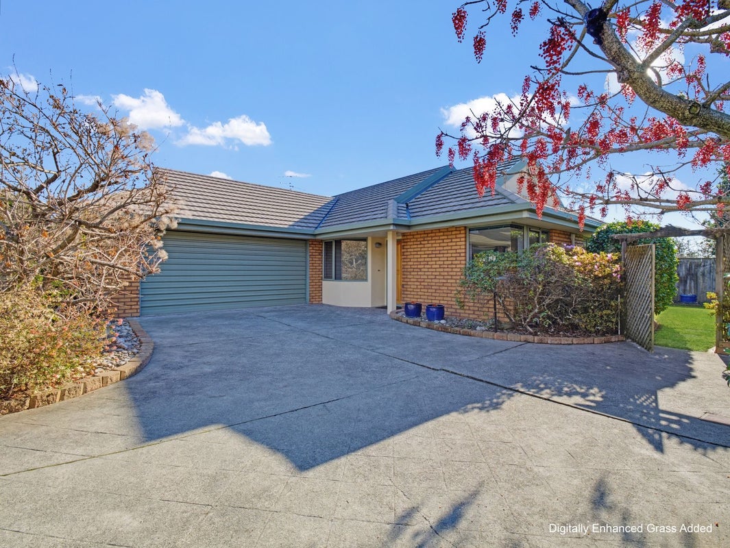 8 Idesia Grove, Richmond, Richmond - Carousel 1