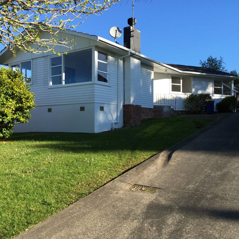 16 Linley Place, Hillcrest, Auckland - Carousel 1
