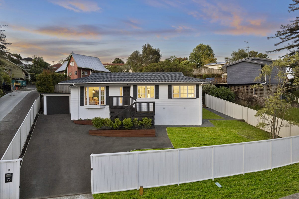 11 West Glade Crescent, Birkenhead, Auckland - Carousel 1