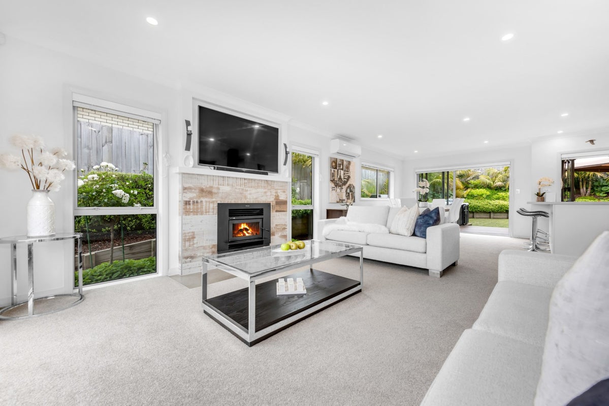 39 Karo Road, Beachlands, Auckland - Carousel 1