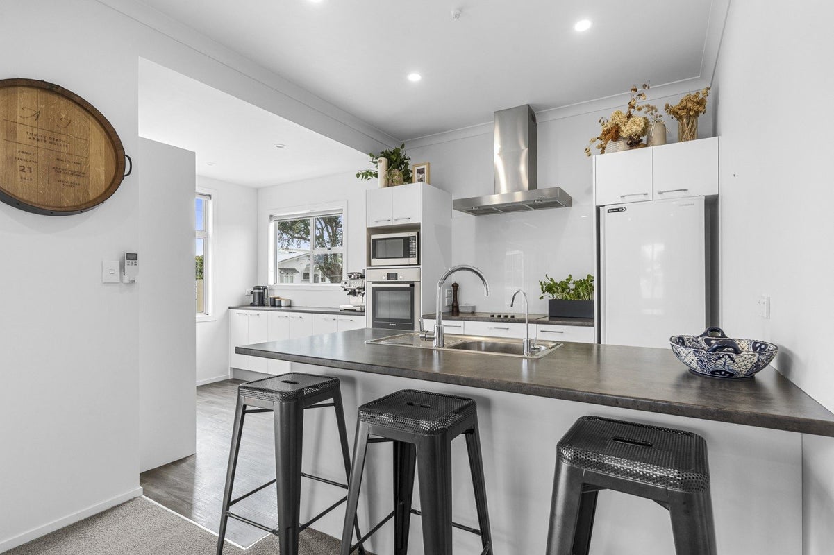 1 Rainsford Street, Moturoa, New Plymouth - Carousel 2