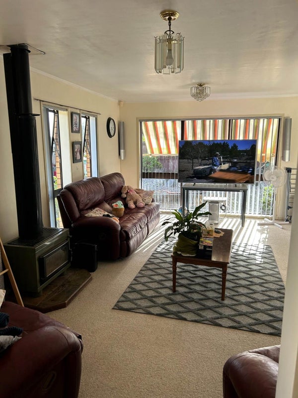 13 Mark Edward Drive, Half Moon Bay, Auckland - Carousel 2