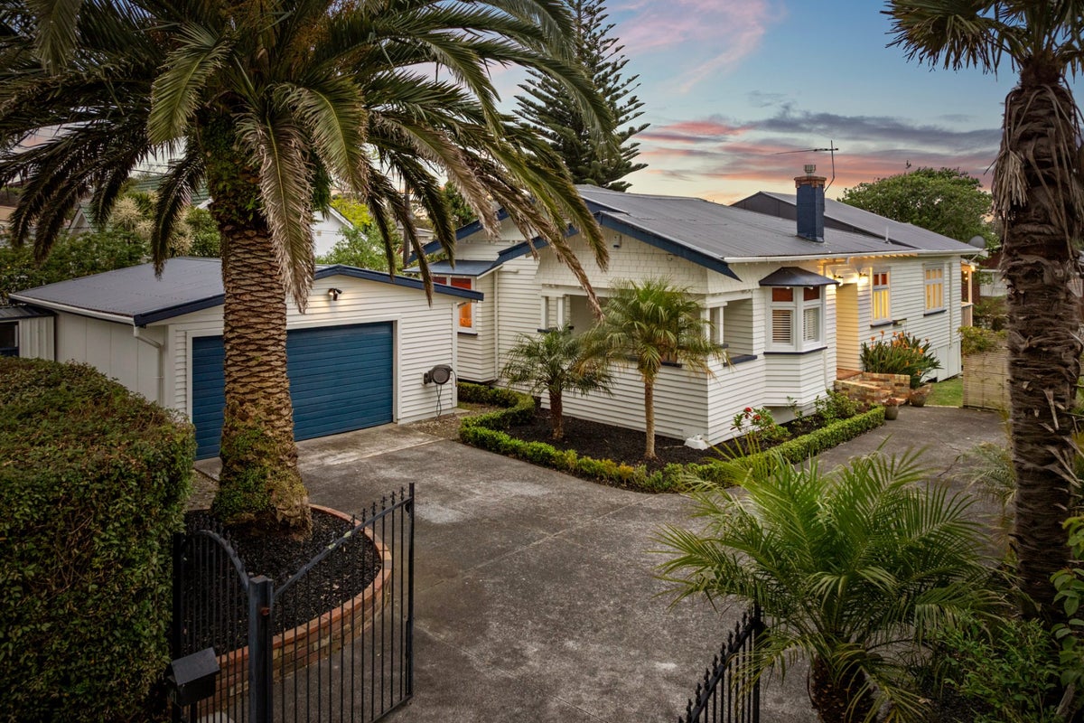 41 Rimu Street, New Lynn, Auckland - Carousel 1