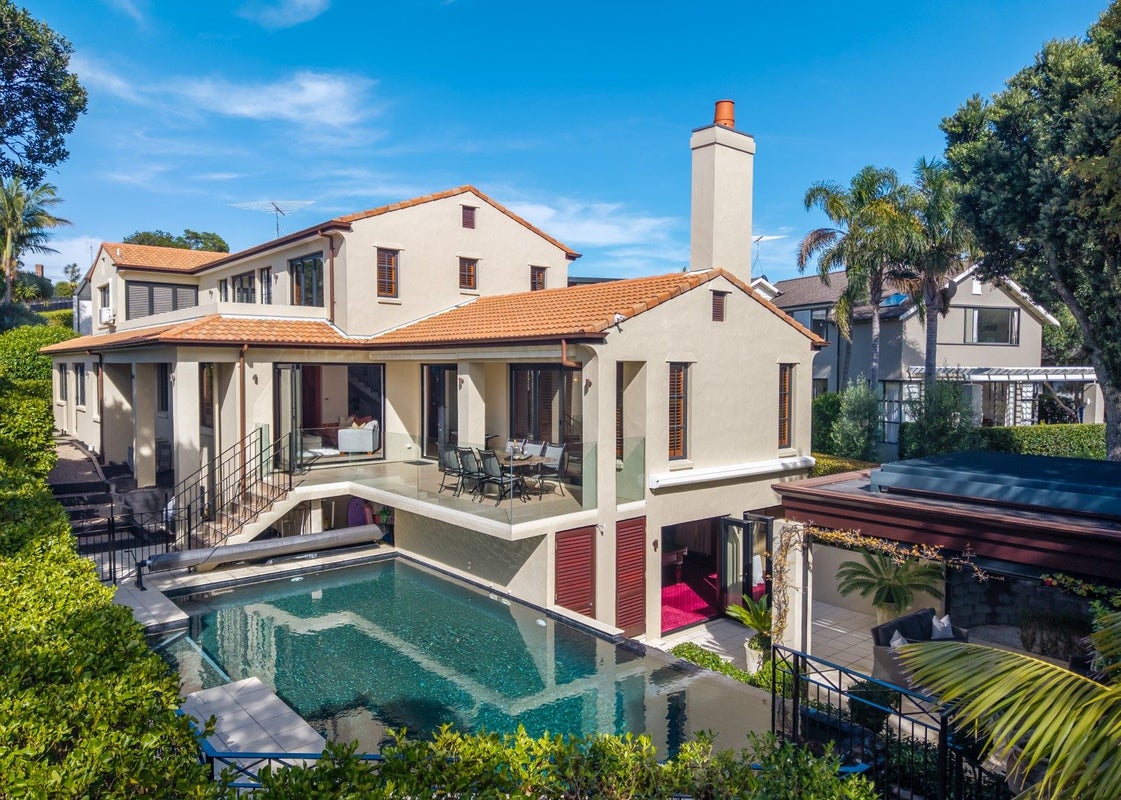2 Glenoaks Rise, Mellons Bay, Auckland - Carousel 2