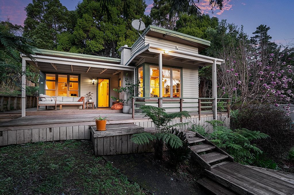 802 West Coast Road, Oratia, Auckland - Carousel 1