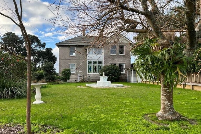 152 Calliope Road, Stanley Point, Auckland - Carousel 1