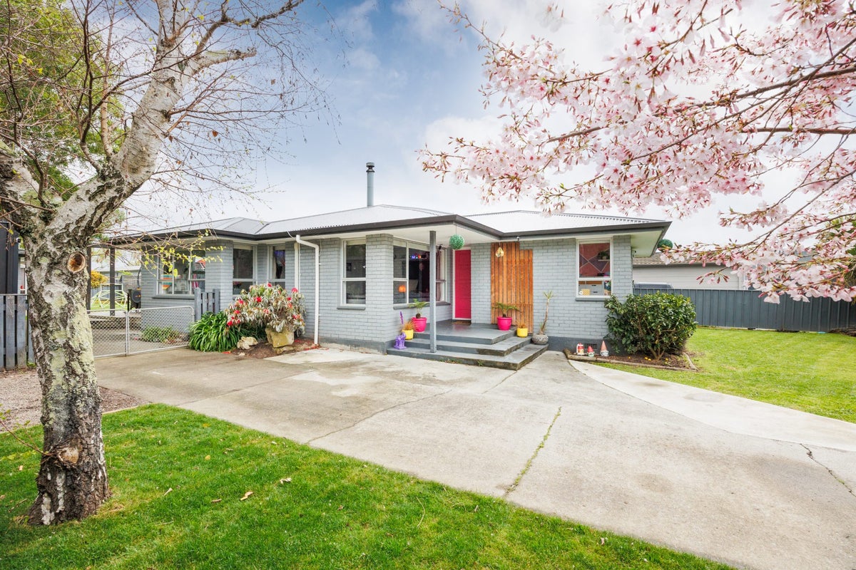 10 Adams Place, Kelvin Grove, Palmerston North - Carousel 23