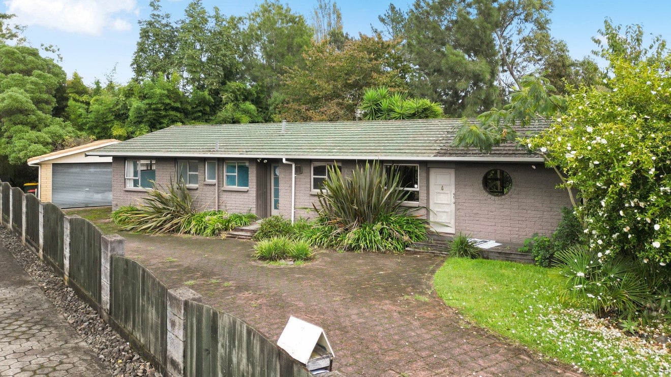 20 Splitt Avenue, Glenview, Hamilton - Carousel 2