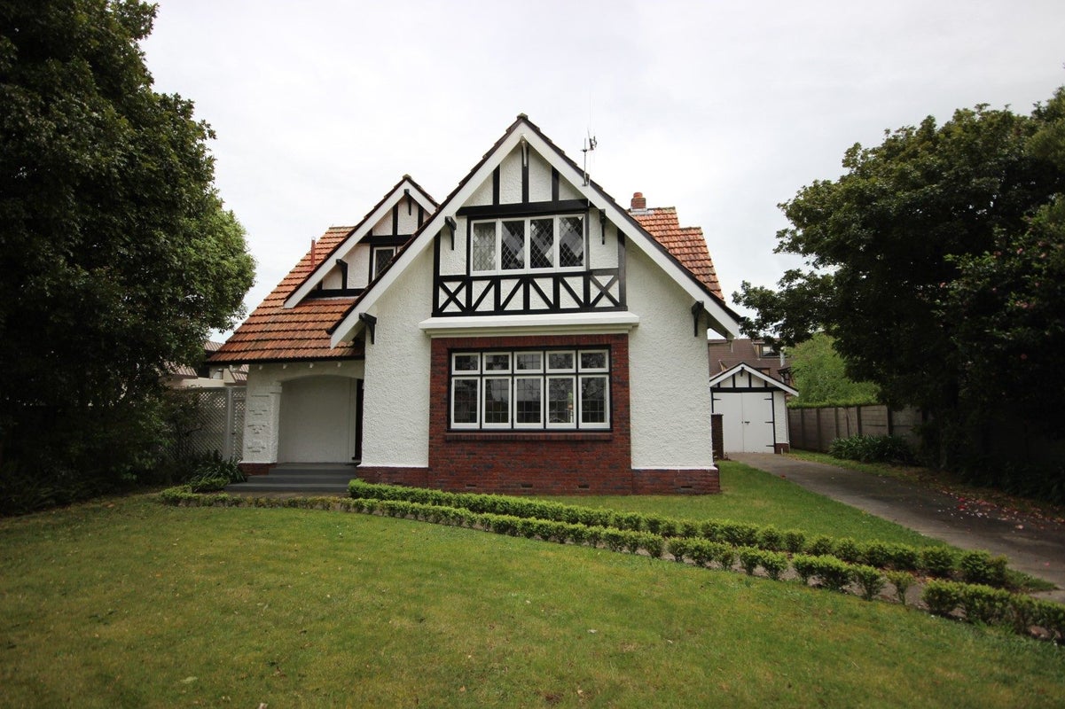 361 College Street, West End, Palmerston North - Carousel 1