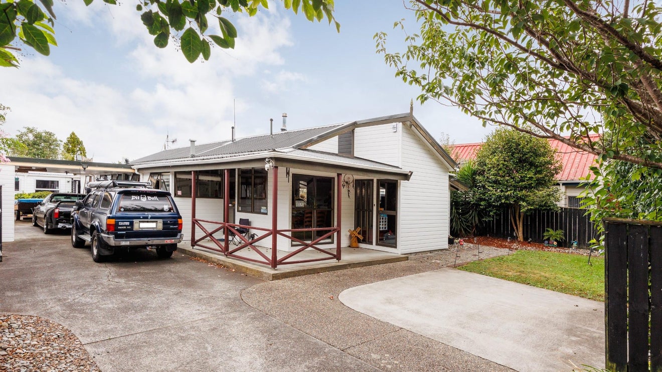 182 Amberley Avenue, Highbury, Palmerston North - Carousel 1