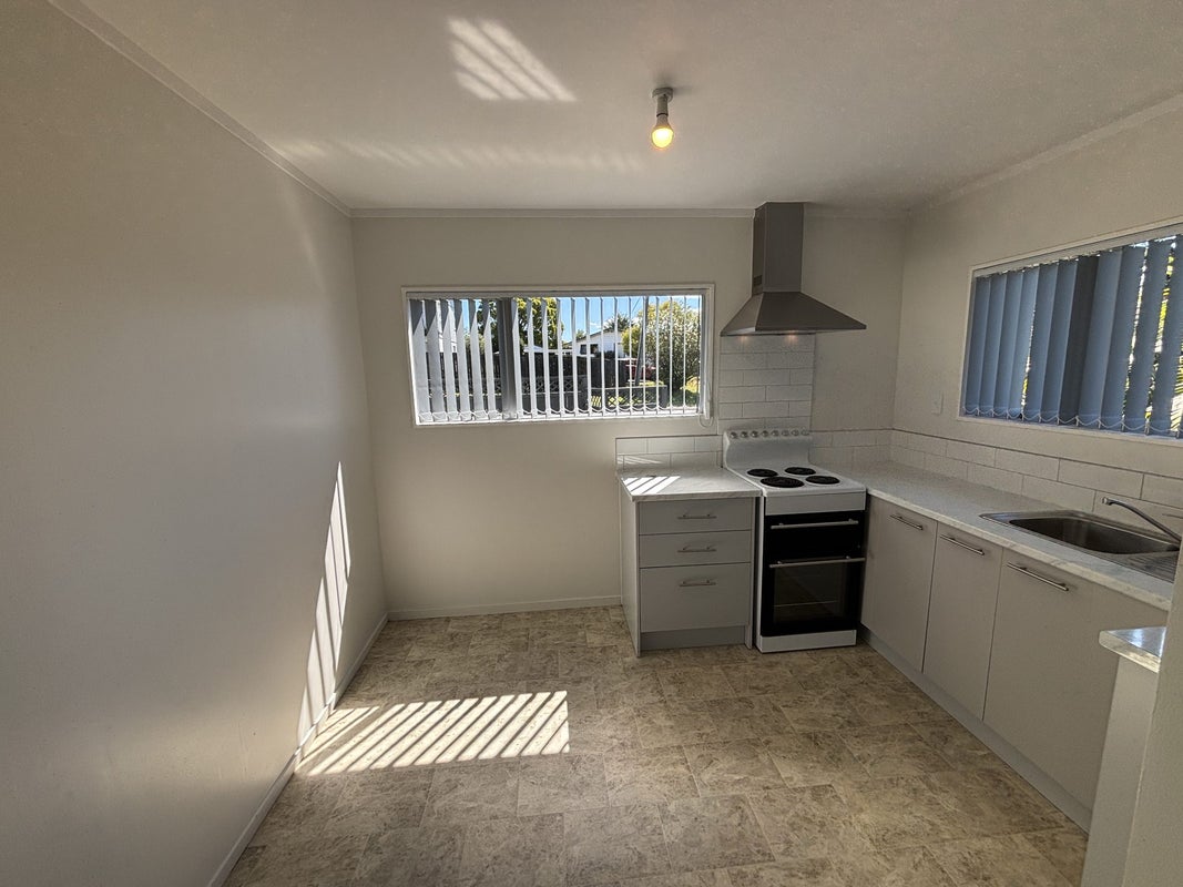 1/43 Cron Avenue, Te Atatu South, Auckland - Carousel 2