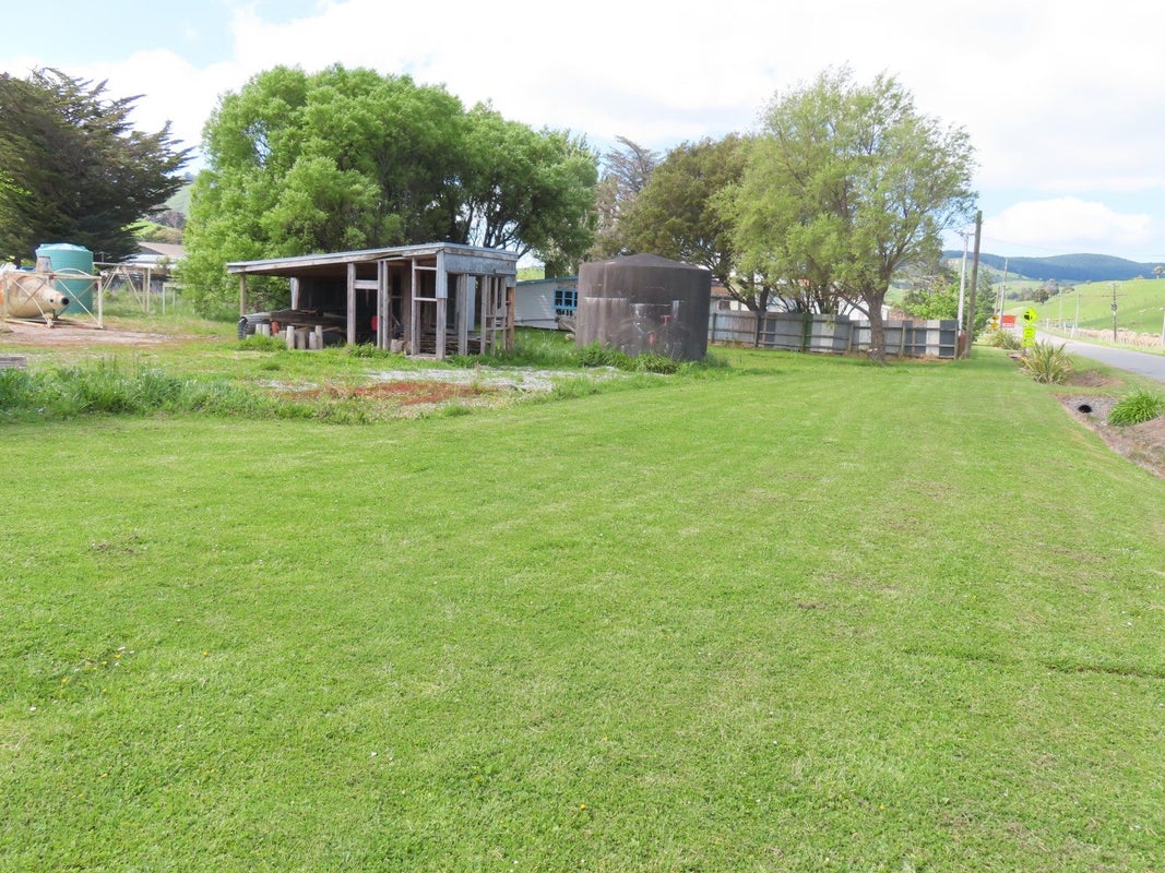 10813 Route 52, Pongaroa - Carousel 1