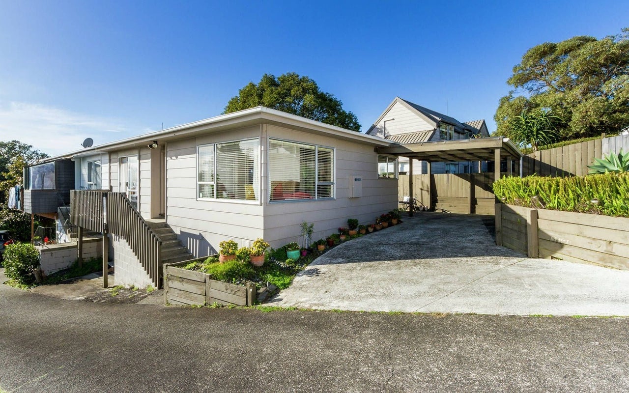 1/25 Mayall Avenue, Beach Haven, Auckland - Carousel 1