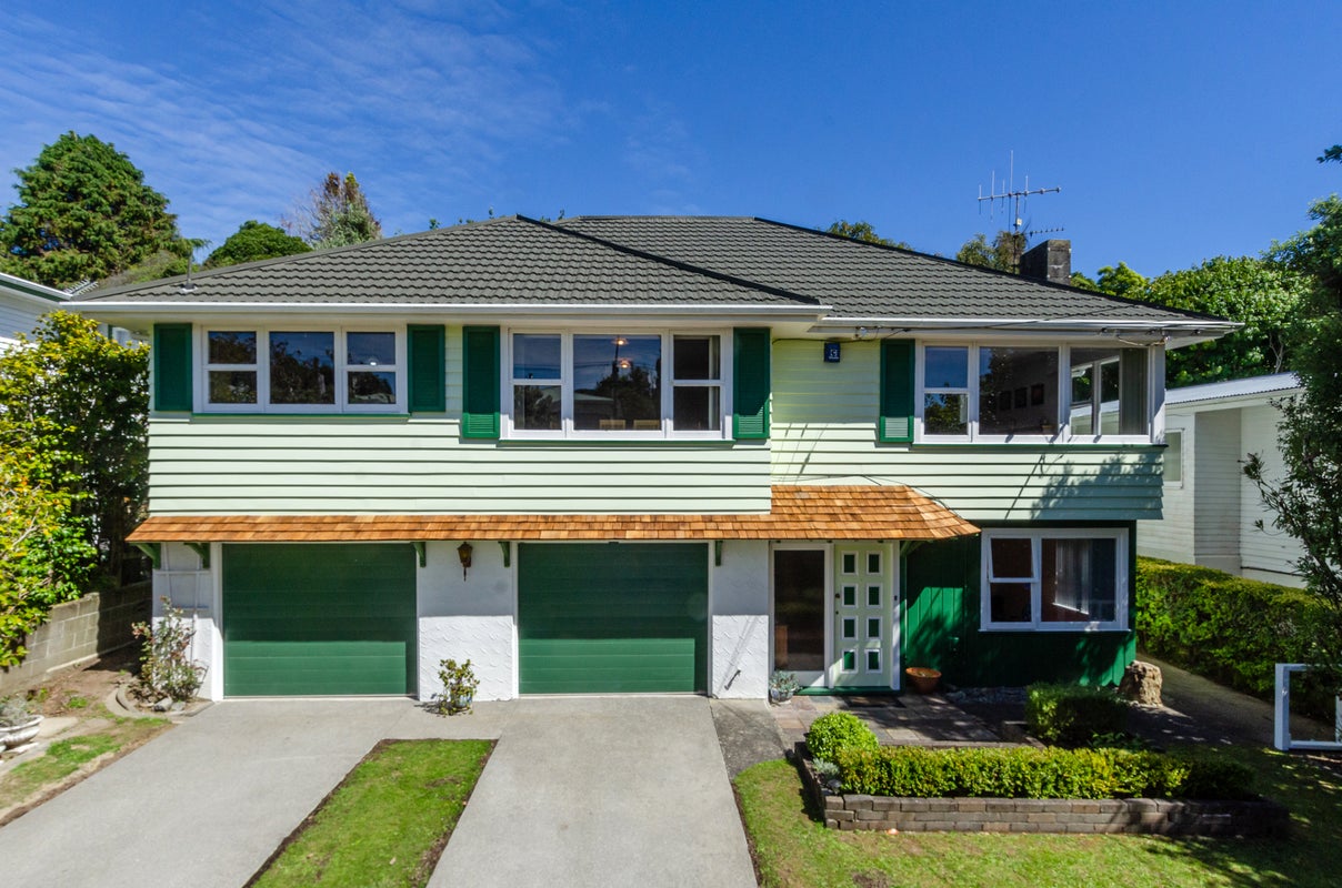 92 Redwood Avenue, Tawa, Wellington - Carousel 1