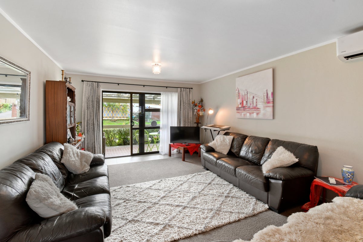 2/8 McInnes Road, Weymouth, Auckland - Carousel 2