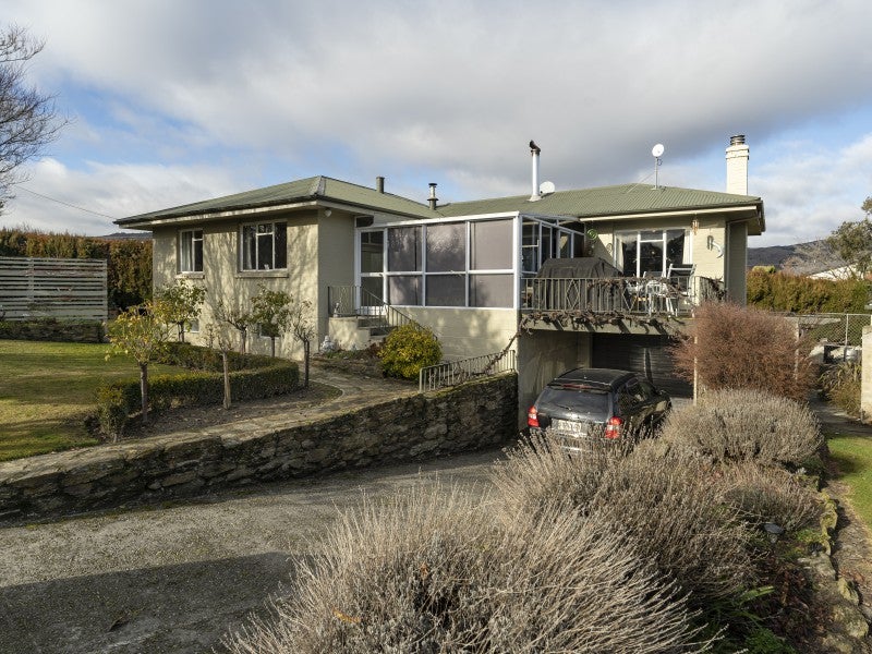 4 Royal Terrace, Alexandra, Alexandra - Carousel 1