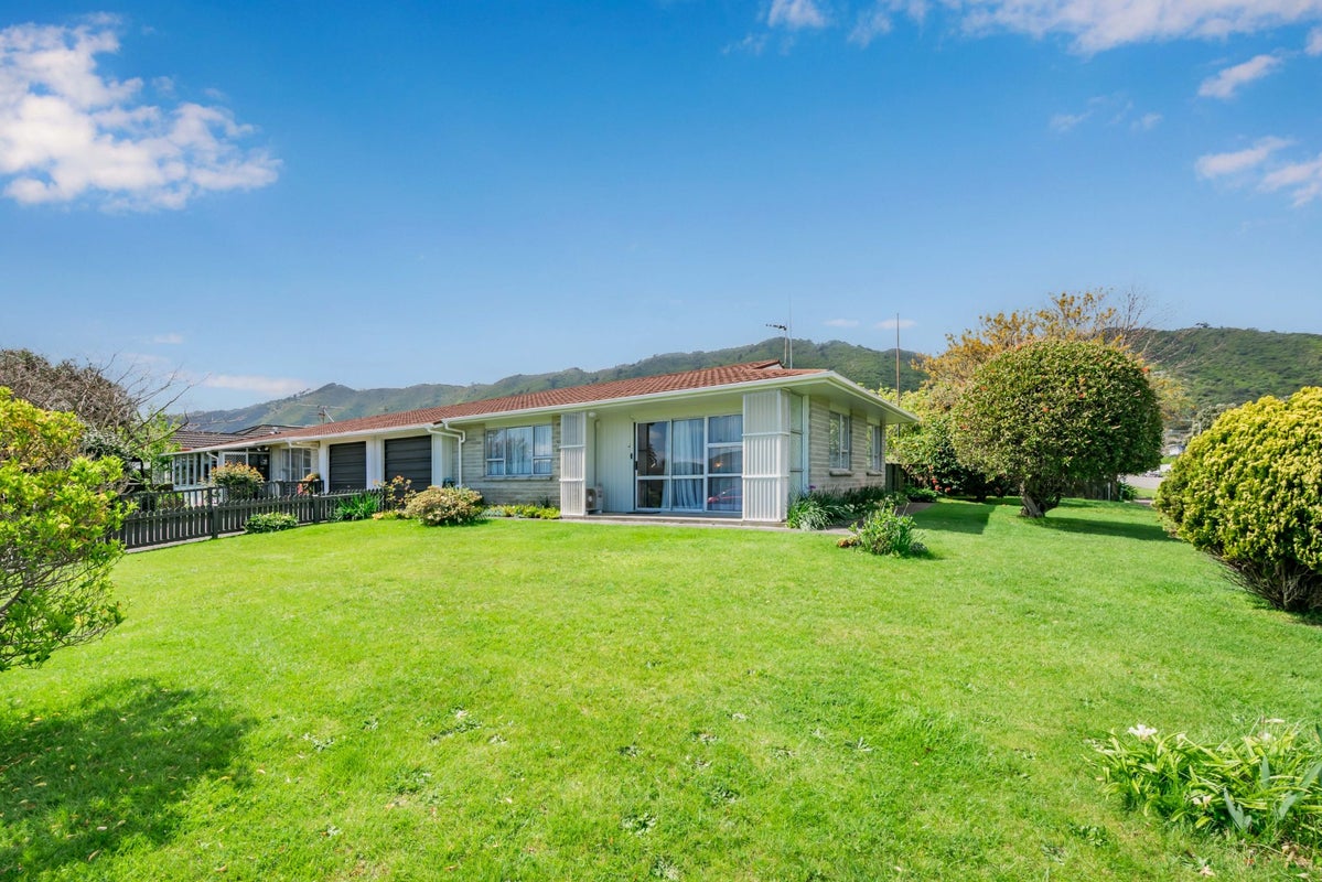 1 Graham Grove, Waikanae, Waikanae - Carousel 1