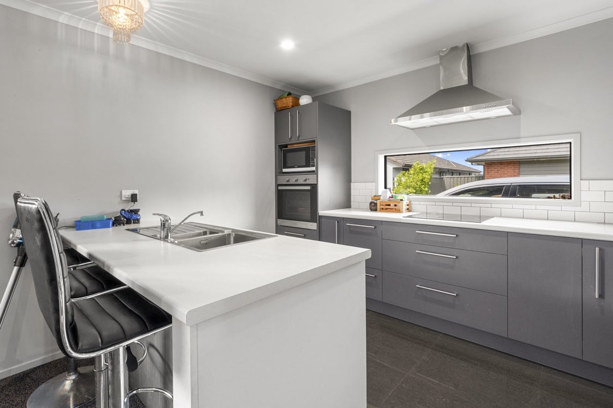 18 RABY LANE, Pyes Pa, Tauranga - Carousel 1