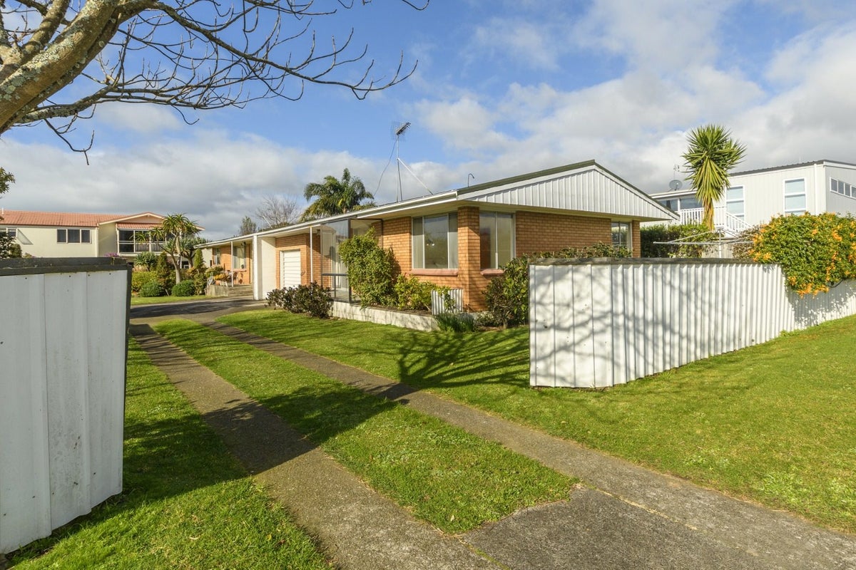 5A Laing Place, Otumoetai, Tauranga - Carousel 1