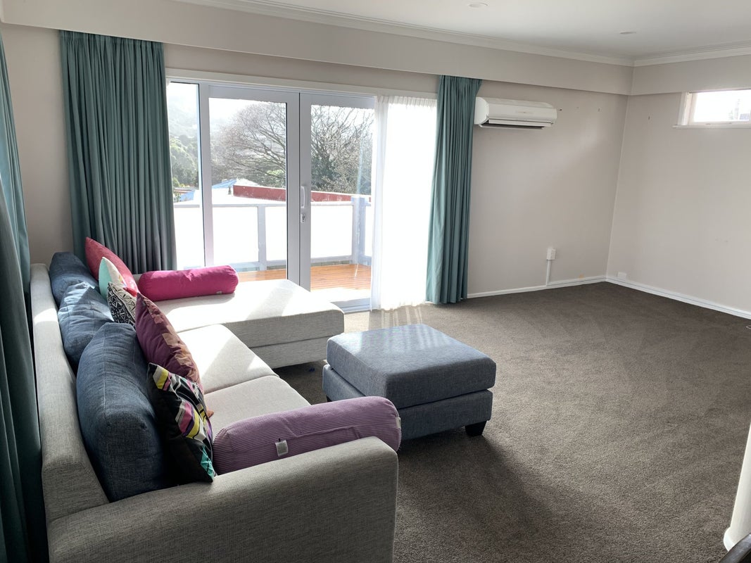 6 Larsen Crescent, Tawa, Wellington - Carousel 2
