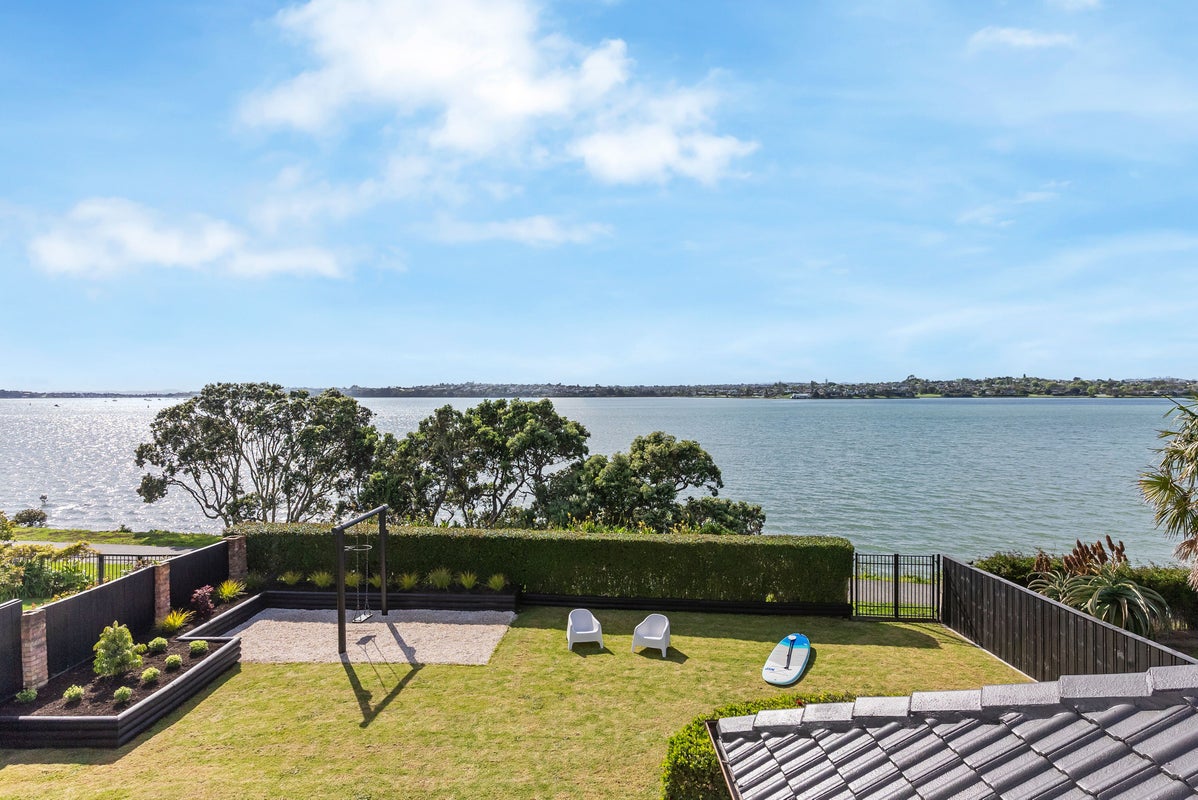 202 Riverside Avenue, Point England, Auckland - Carousel 1