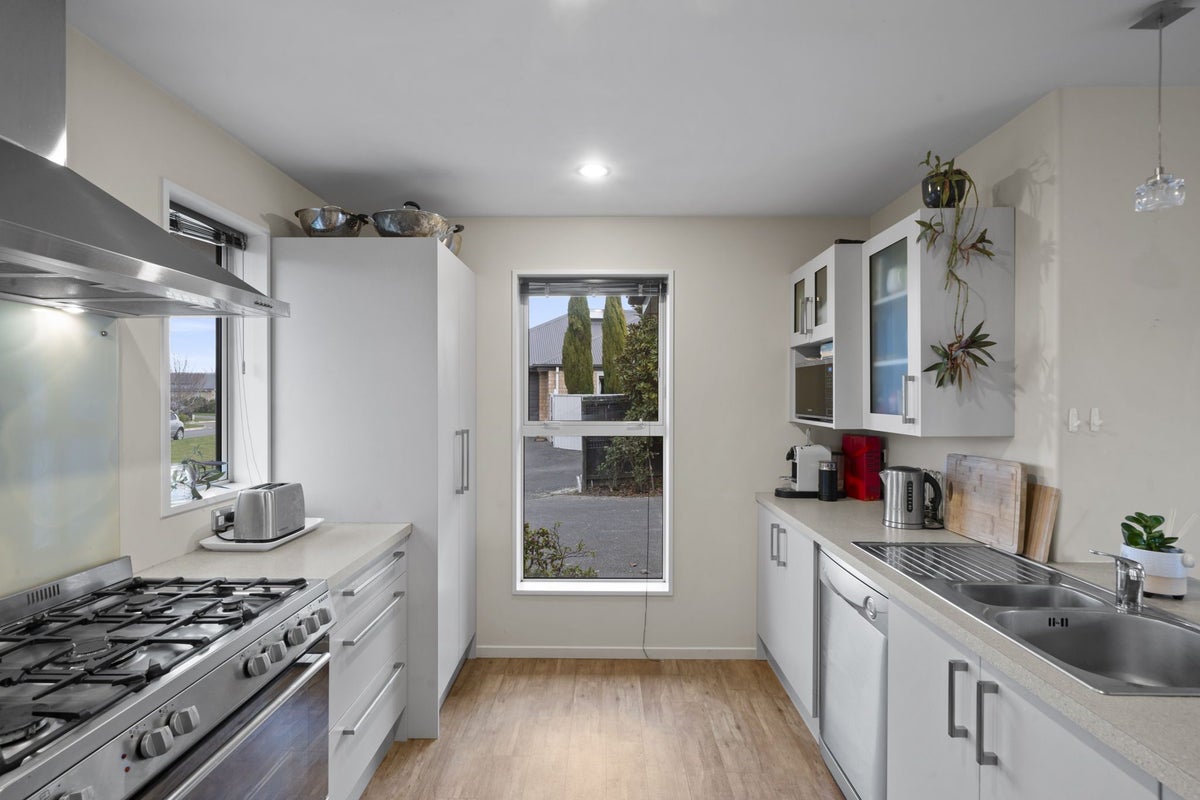 50 Somerville Crescent, Aidanfield, Christchurch - Carousel 1